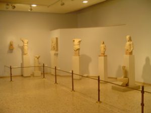 archaic sculptures